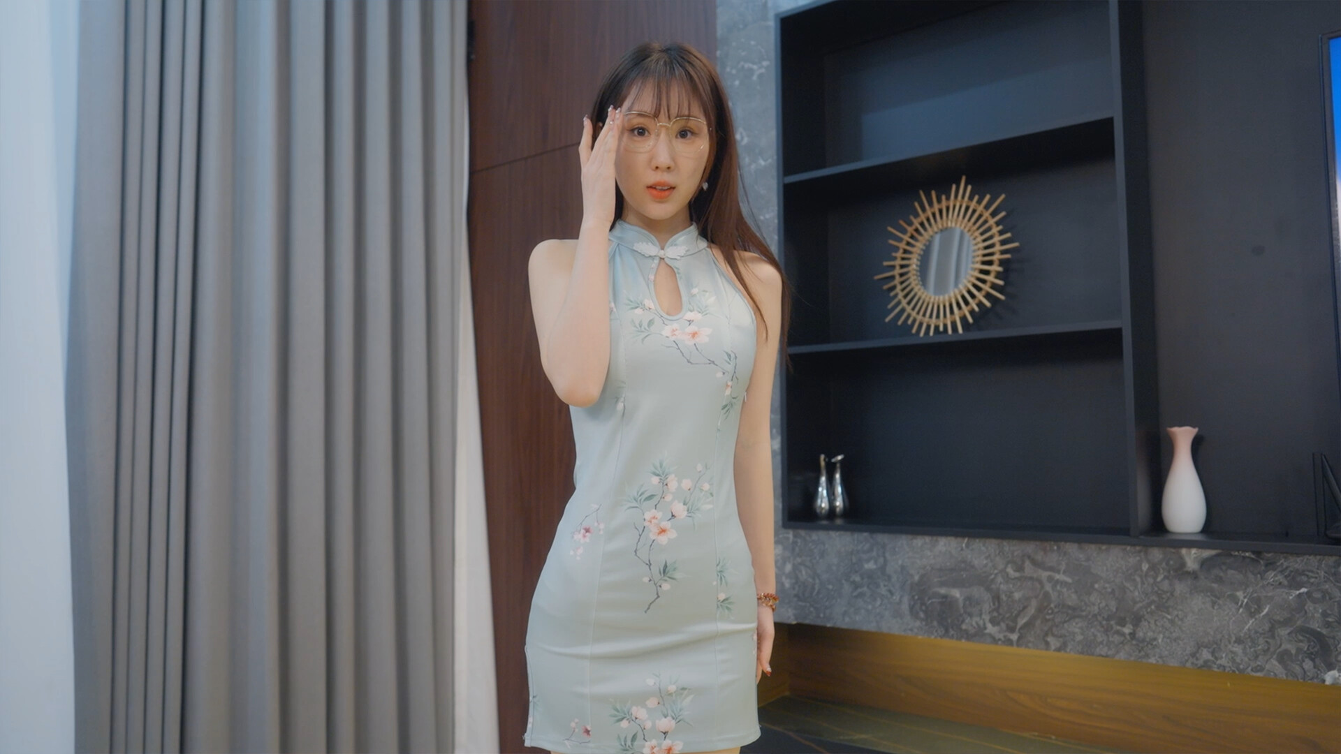 女神保卫战:我的同居女神竟是小姨子